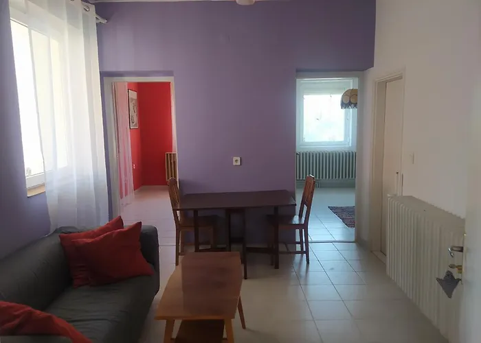 Holiday Apartment דירה *